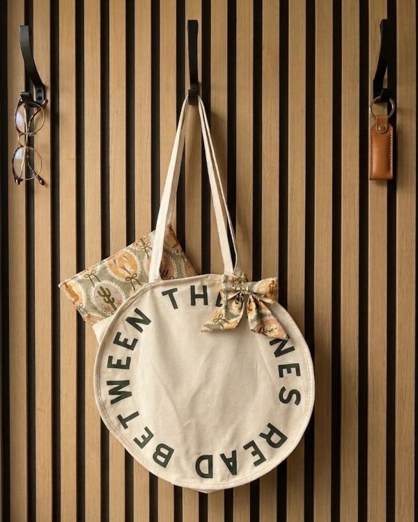 Read Between The Lines · Circle Tote